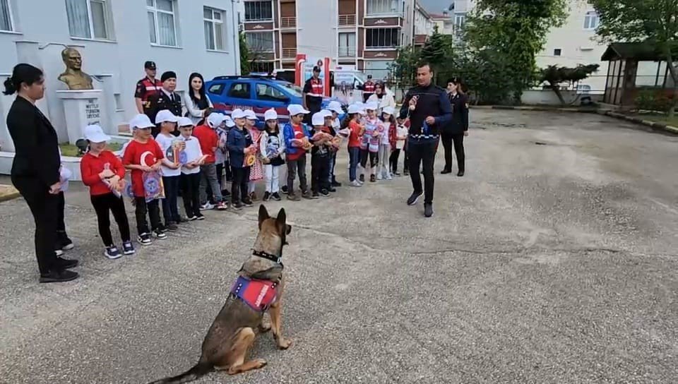 Esenköy’de minikler jandarmayı yakından tanıdı