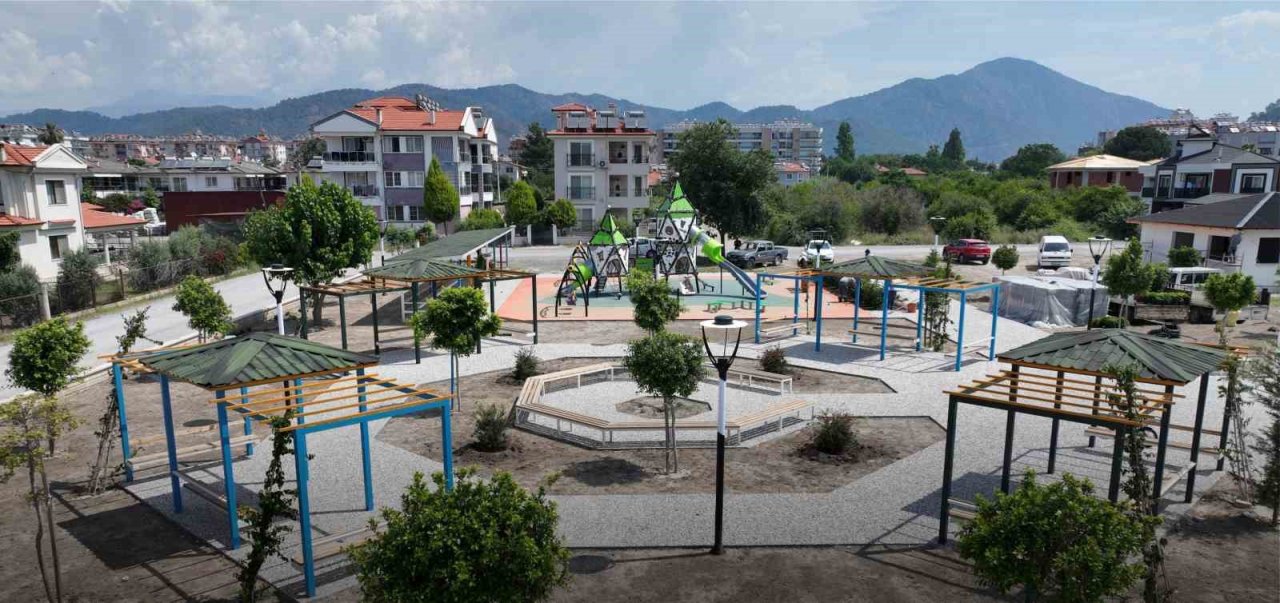 Başkan Uzundemir, yenilenen parkta inceleme yaptı