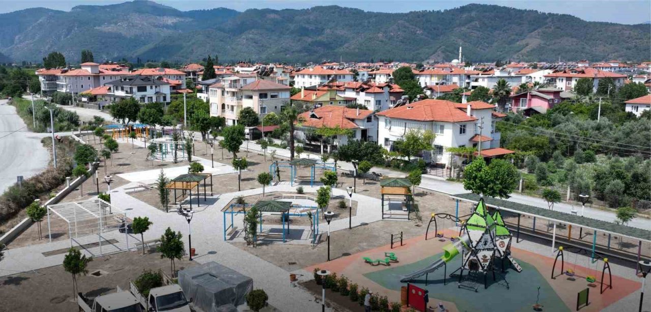 Başkan Uzundemir, yenilenen parkta inceleme yaptı