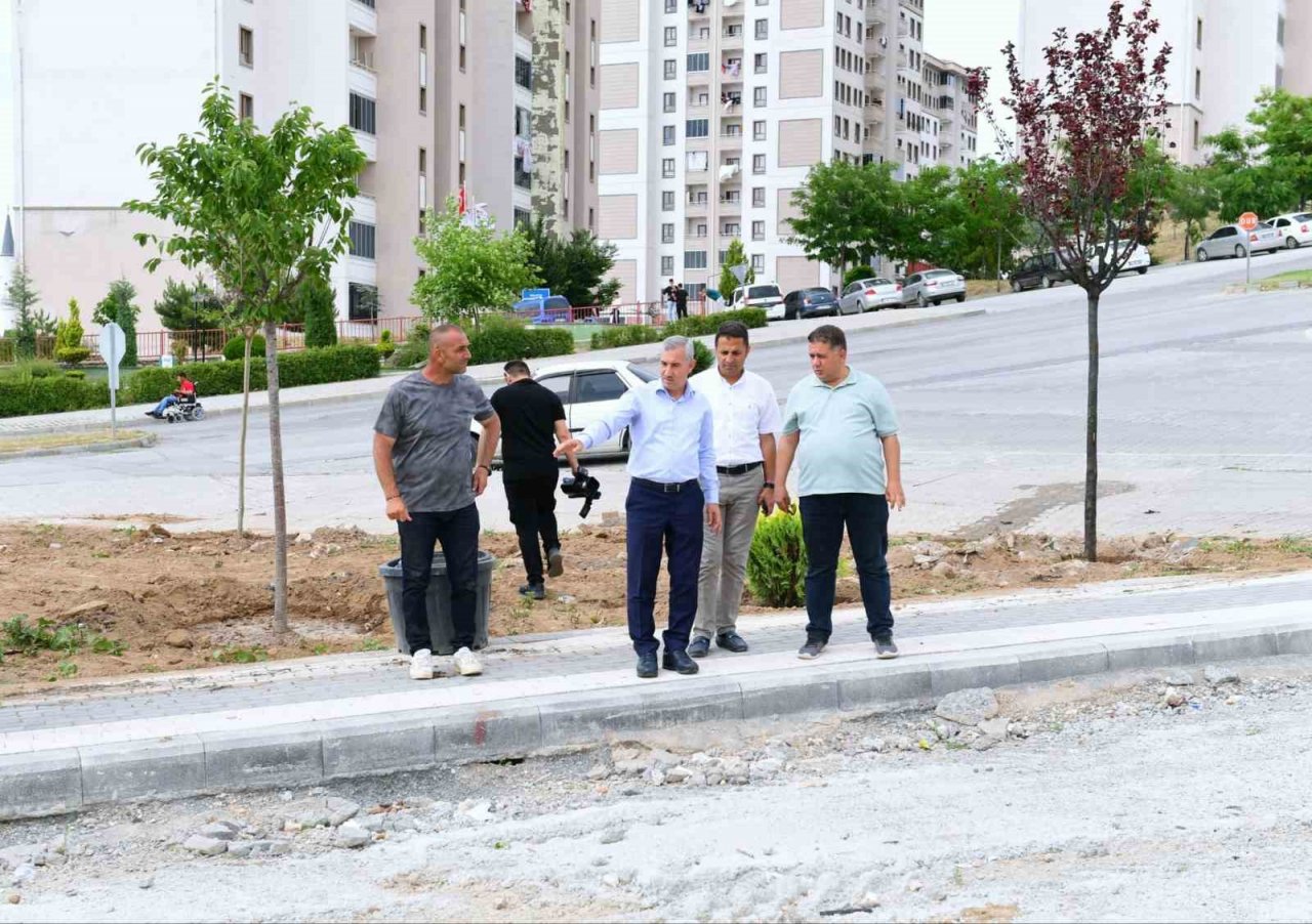 Başkan Çınar, yapımı süren yeni park alanını inceledi