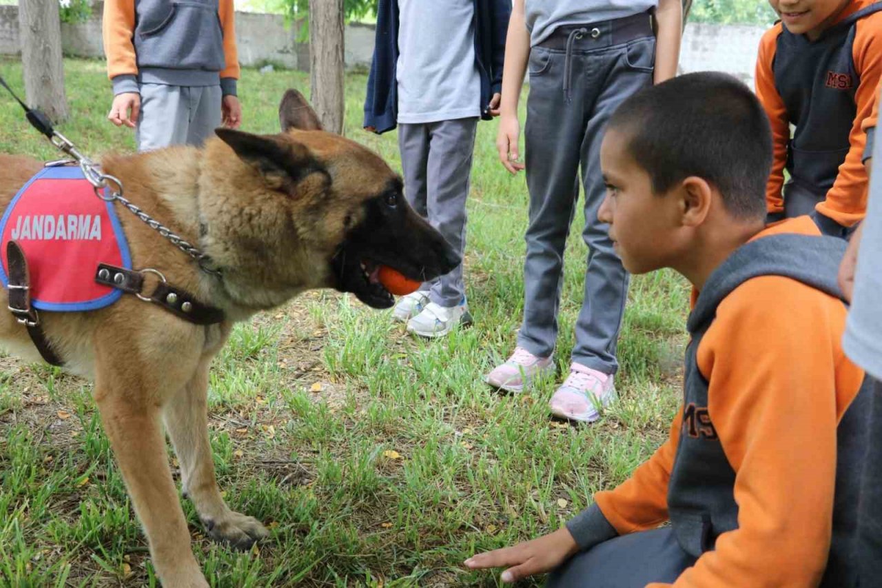 Jandarma 184. kuruluş yıl dönümünde öğrencilerle buluştu