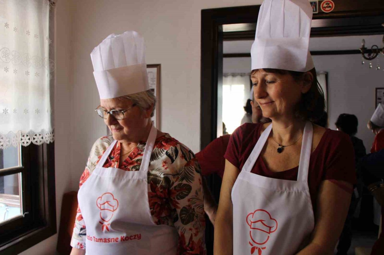 Avrupalı akademisyenler hamur açıp mantı yaptı