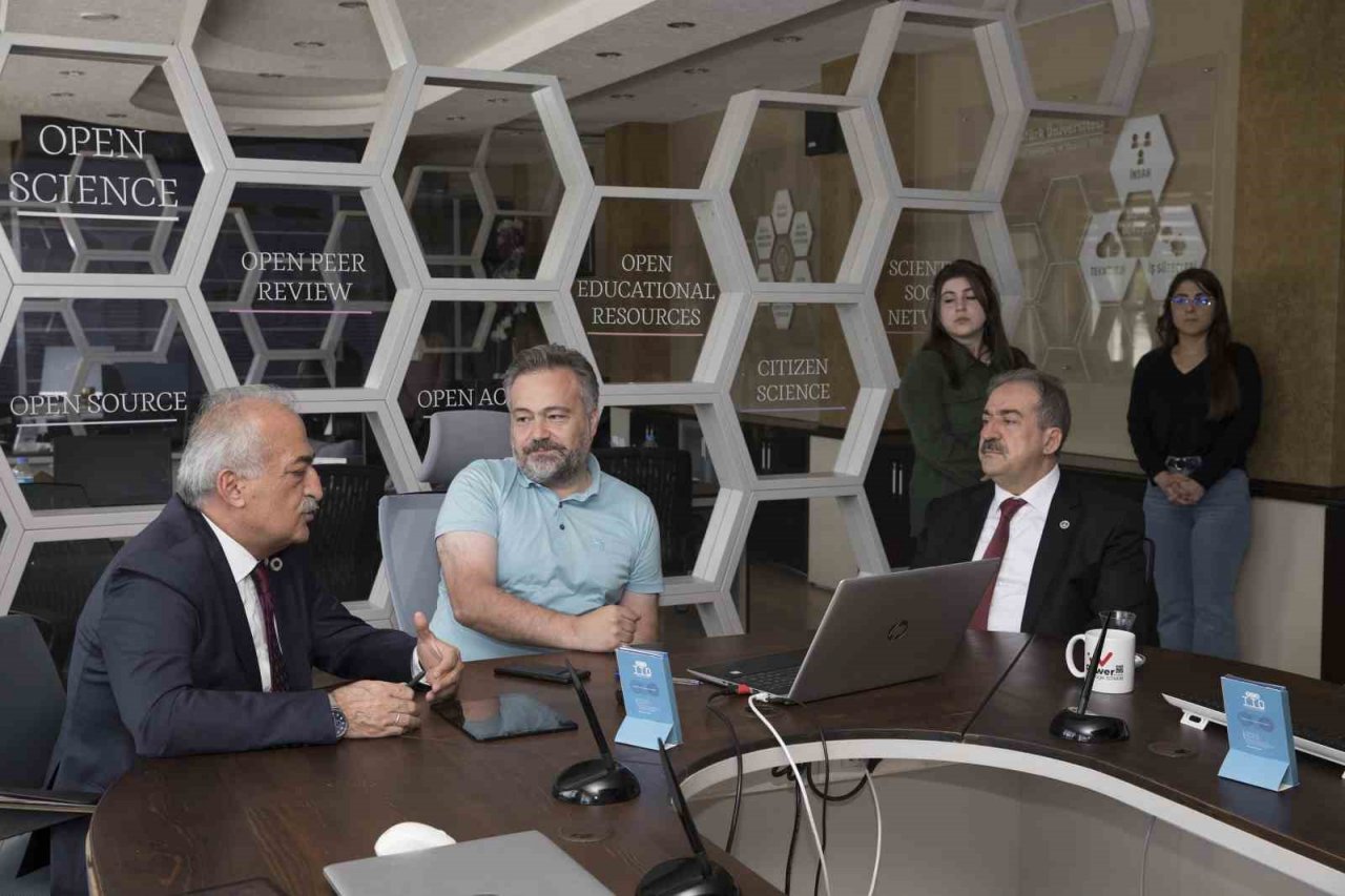 Anayasa Mahkemesi Üyesi Akyel, Rektör Çomaklı’nın misafiri oldu