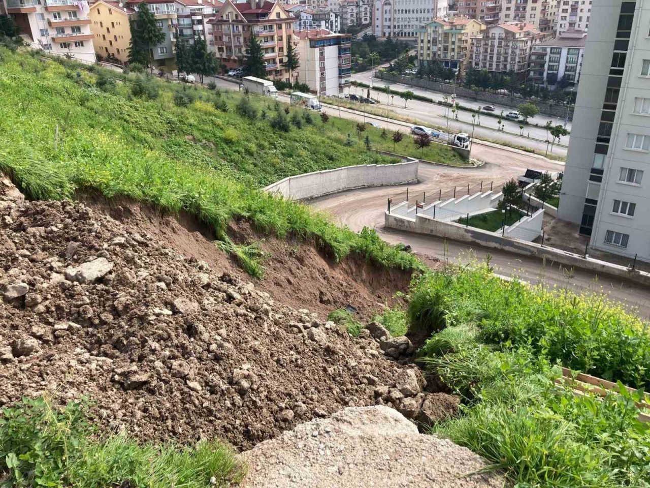 Ankara’da sağanak sonrası heyelan meydana geldi