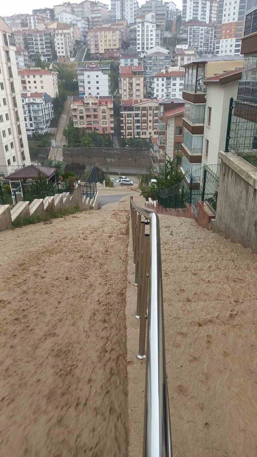 Ankara’da sağanak sonrası heyelan meydana geldi