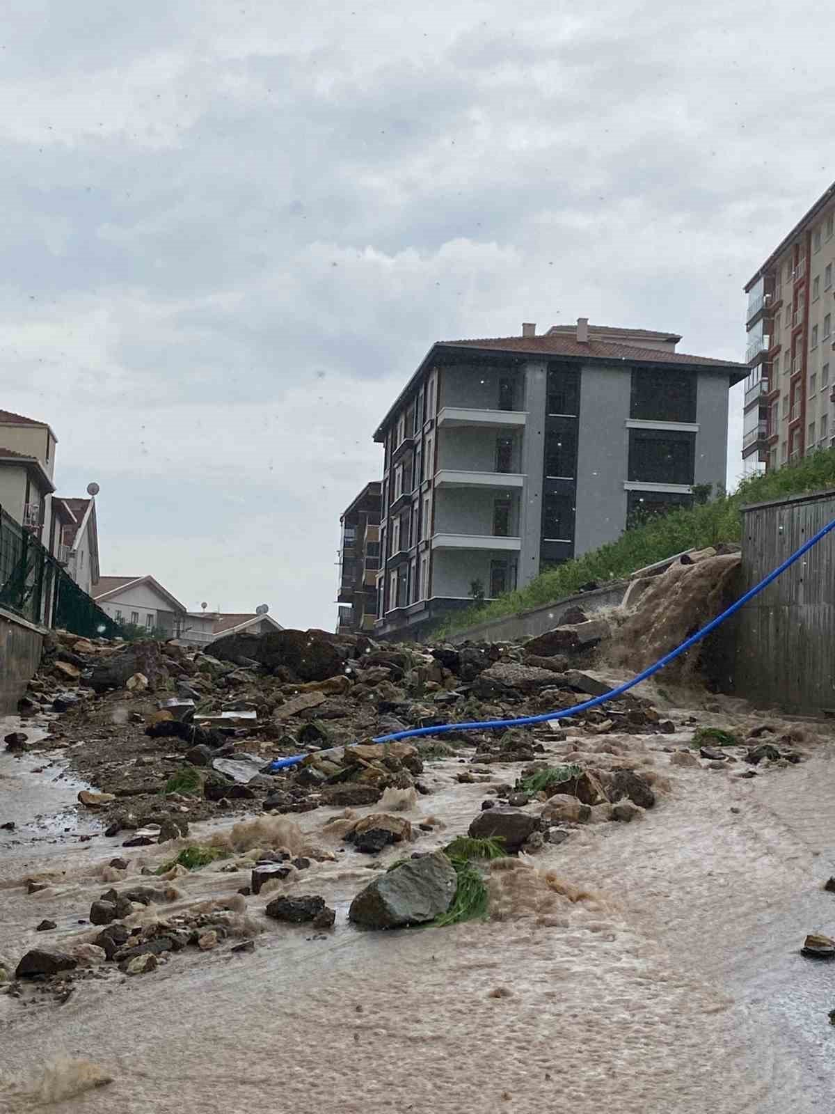 Ankara’da sağanak sonrası heyelan meydana geldi
