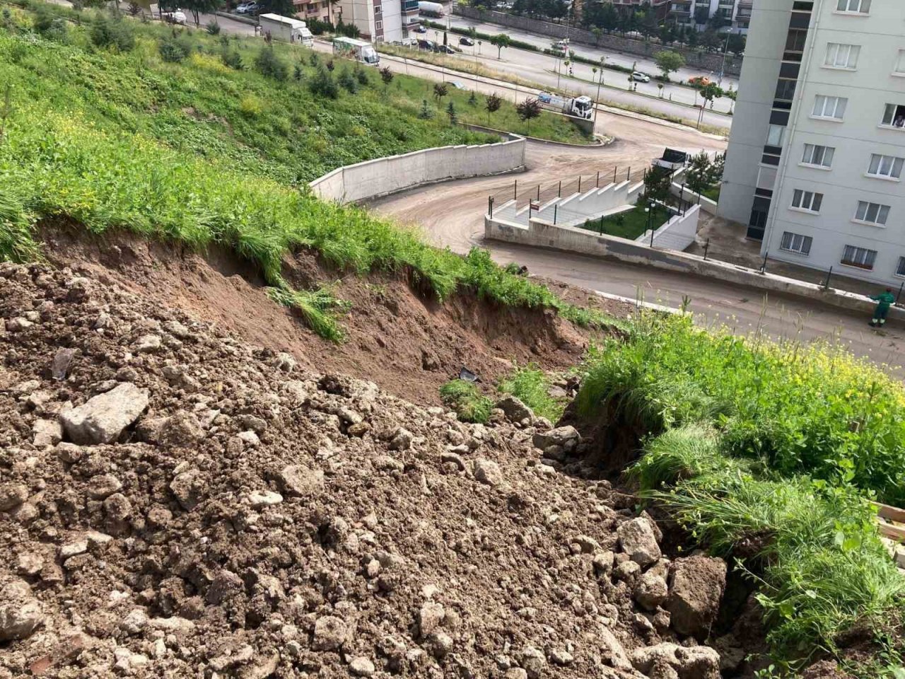 Ankara’da sağanak sonrası heyelan meydana geldi
