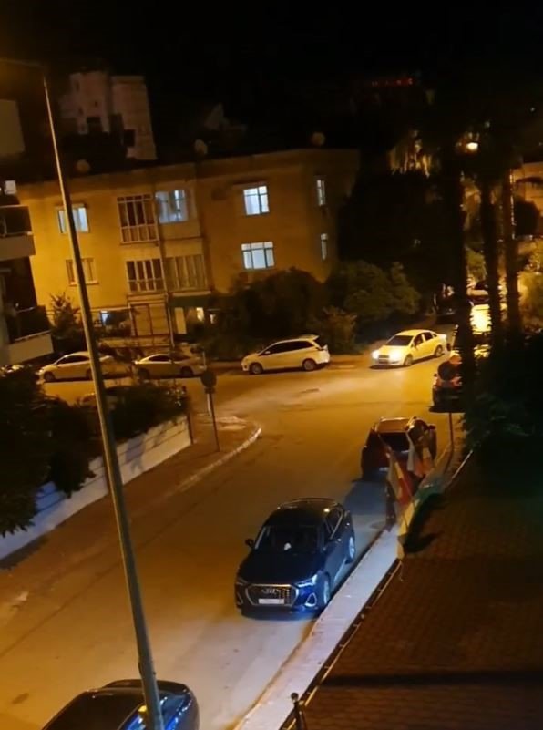 Polisin ‘dur’ ihtarına uymayan ehliyetsiz sürücü, Şahin Timleri’nin kurt kapanı taktiğiyle neye uğradığını şaşırdı