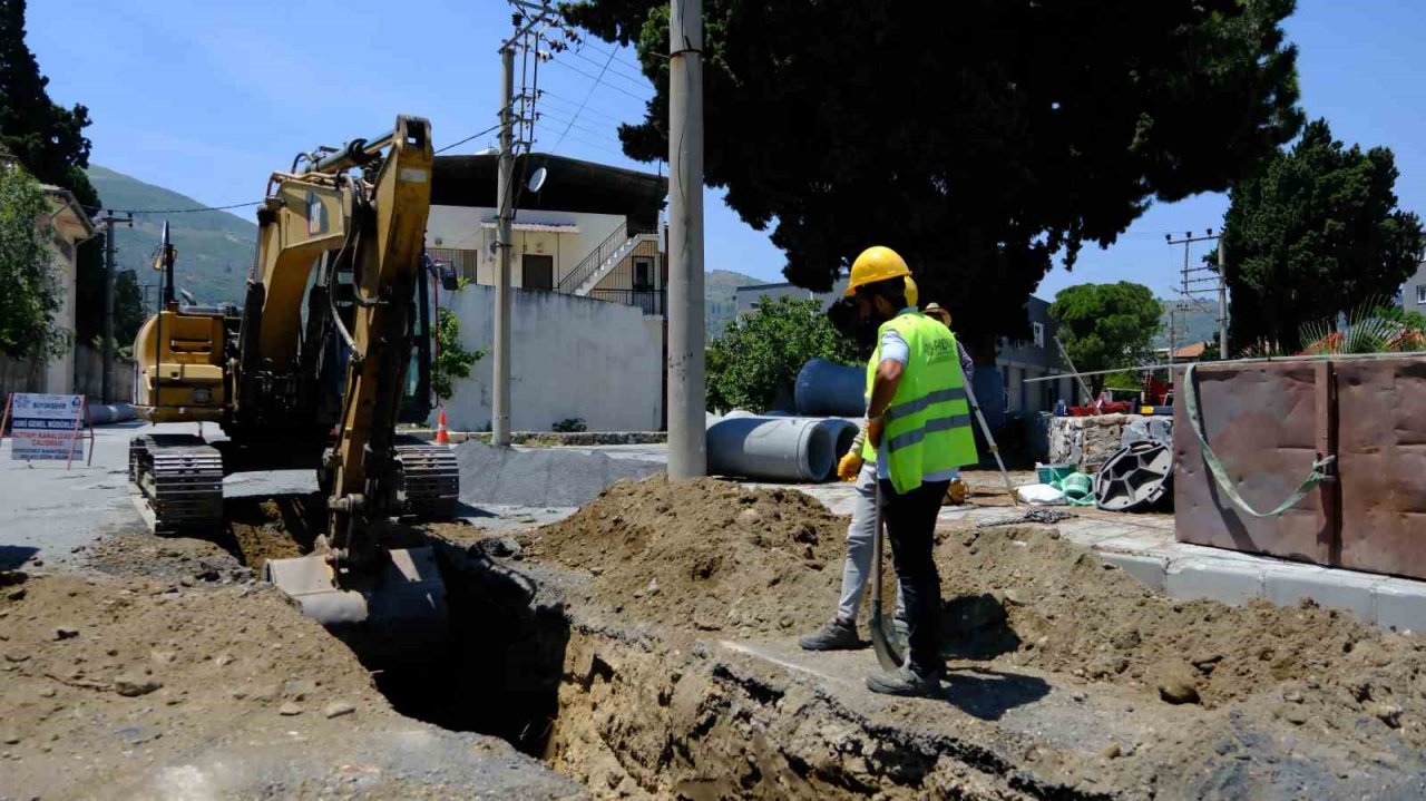 ASKİ ekipleri çalışmalarını sürdürüyor