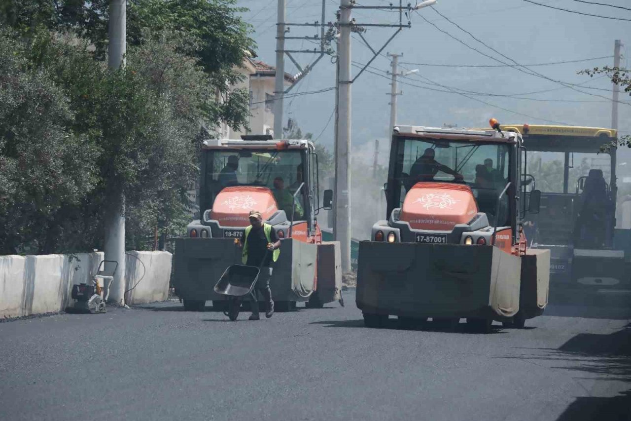 Aydın Büyükşehir Belediyesi Çine Kahraman Mahallesi yolunu yeniliyor