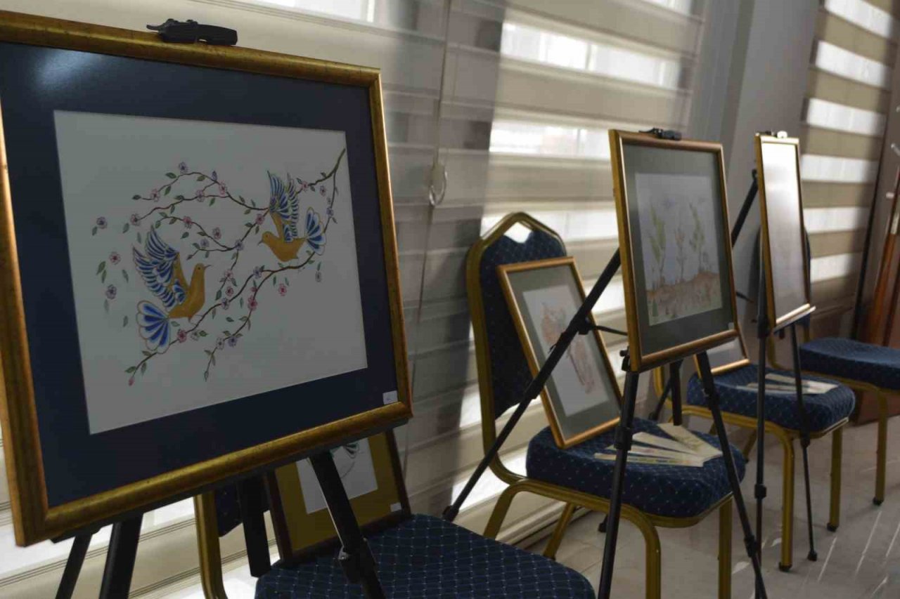Ayvalık’ta minyatür ve tezhip sergisi