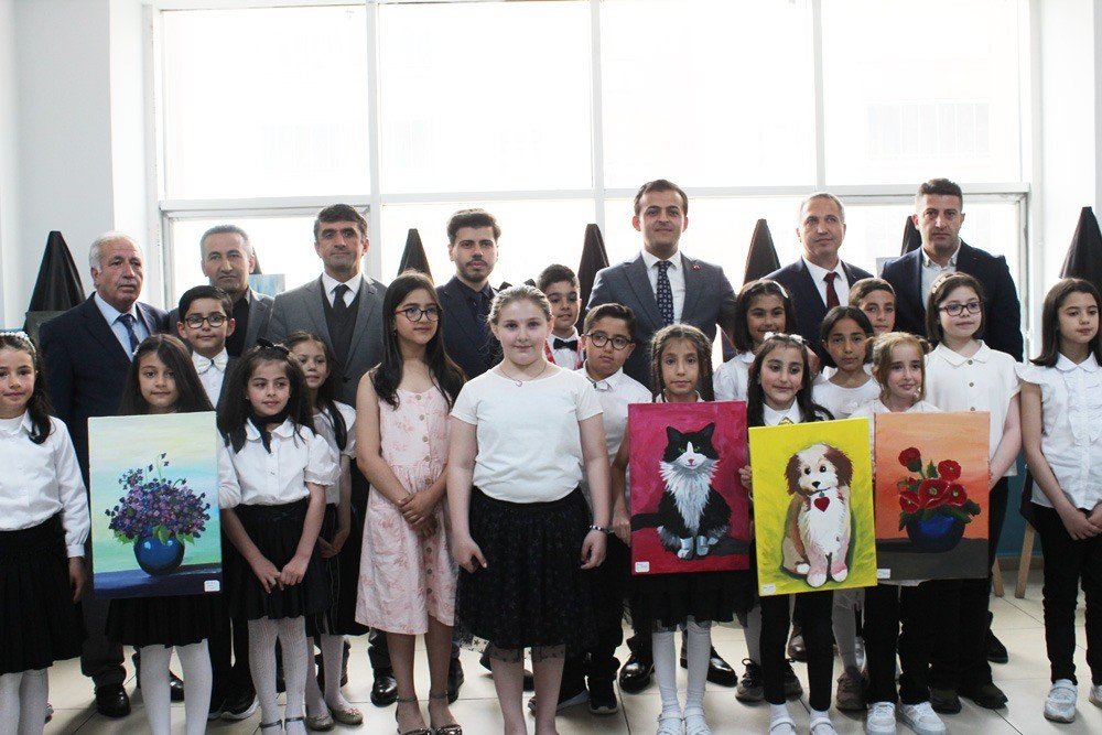 Minik ressamlar eserleriyle hayran bıraktı