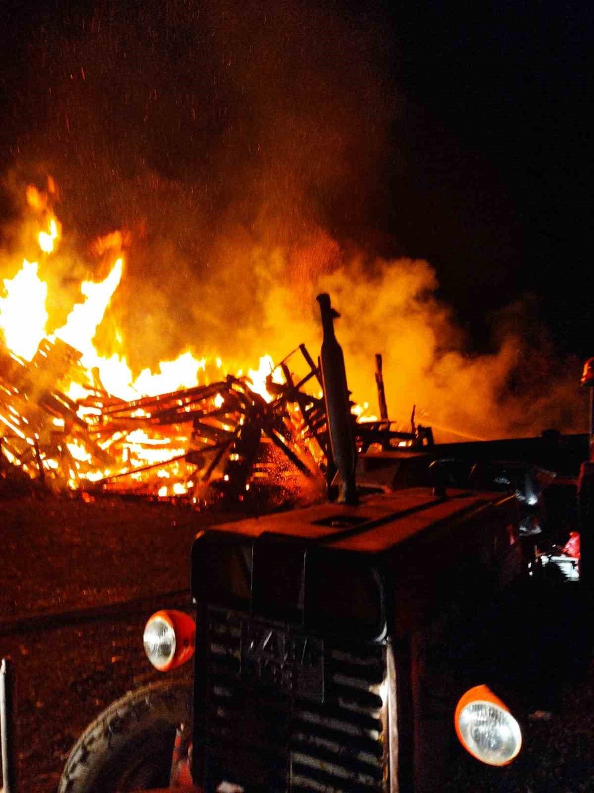 Ahşap ev alevlere teslim oldu