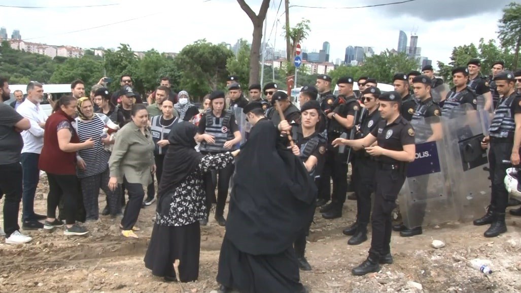 İstanbul Büyükşehir Belediyesi vatandaşla polisi karşı karşıya getirdi