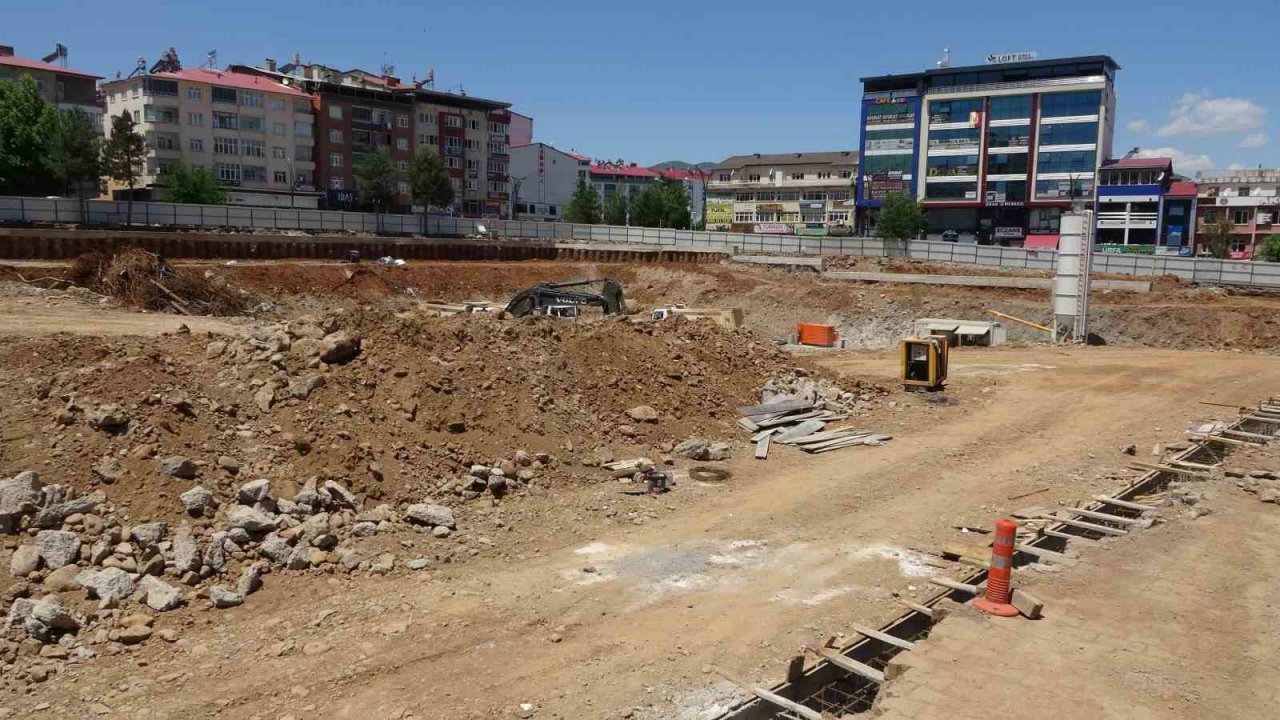 Bingöl’de Kent Meydanı projesi devam ediyor