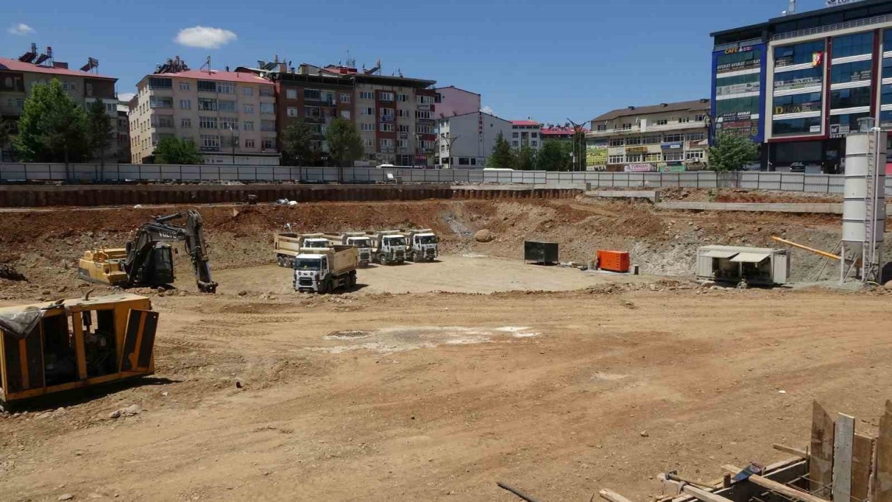 Bingöl’de Kent Meydanı projesi devam ediyor