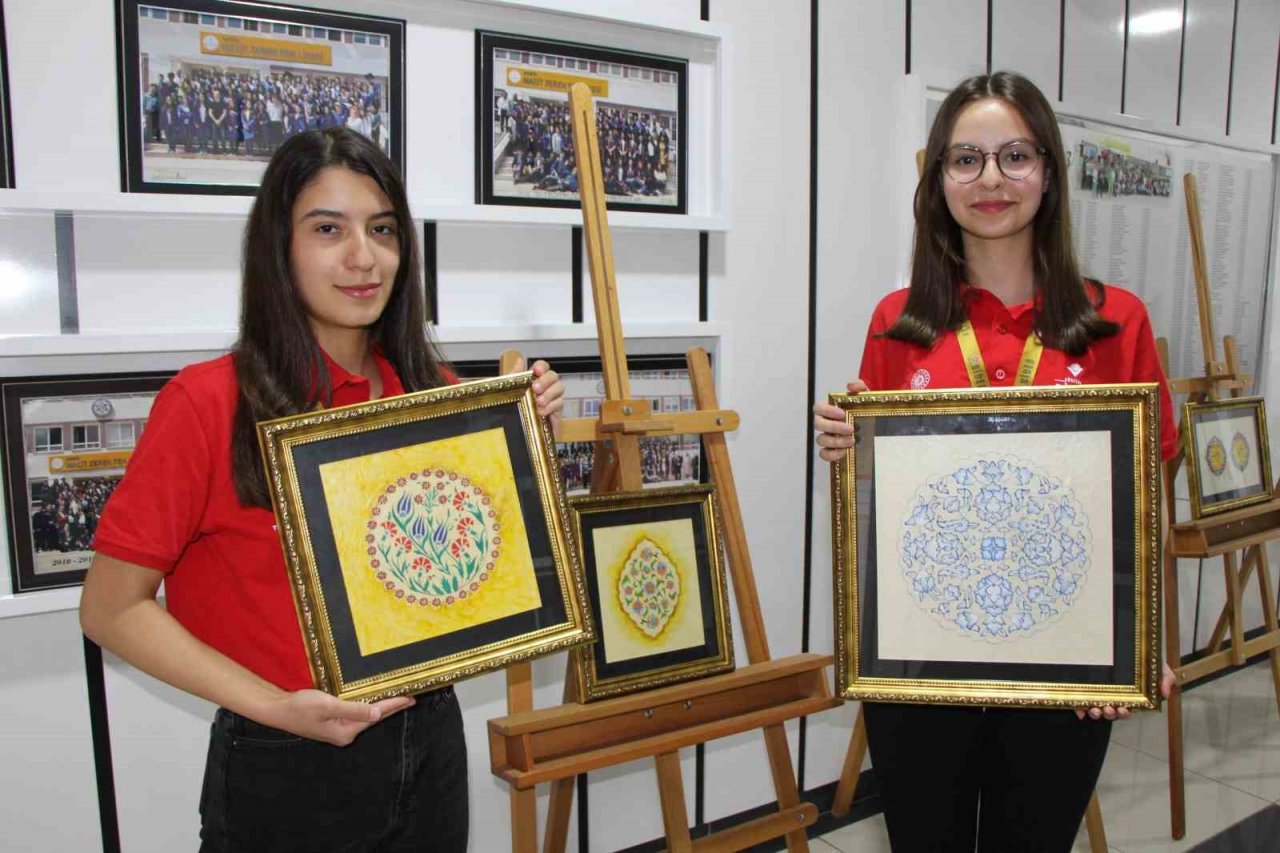 Amasyalı Almina ve Elif tezhip projesiyle Türkiye birincisi oldu