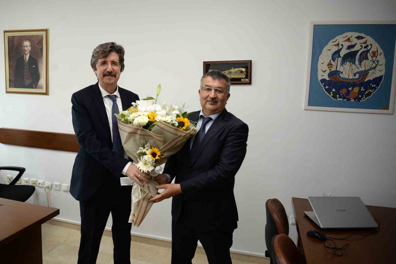 BUÜ’de yeni Rektör Yardımcısı Prof. Dr. Zekeriyya Arı oldu