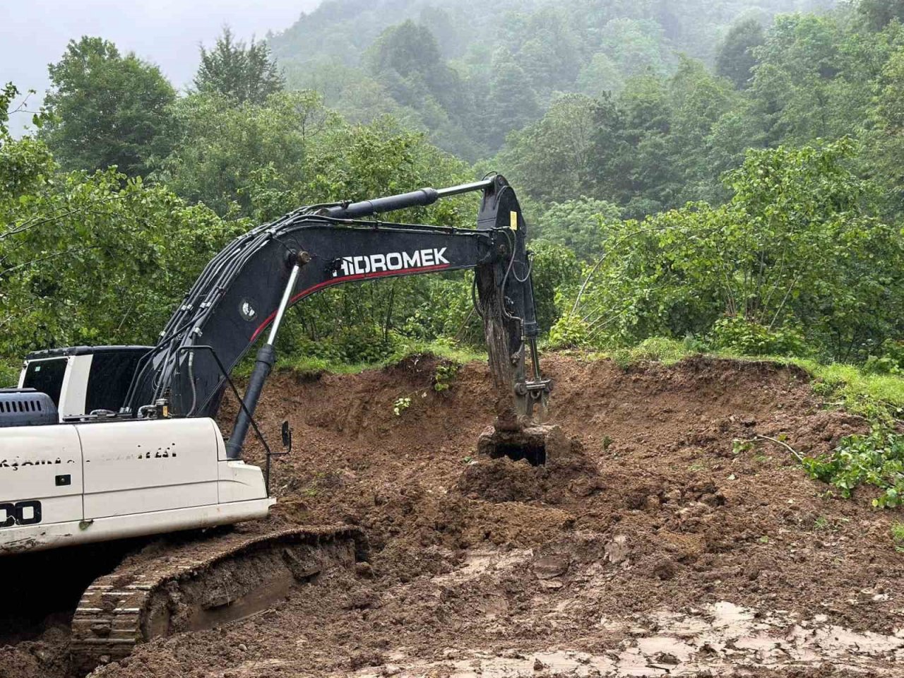 Heyelan bölgelerinde yoğun çalışma