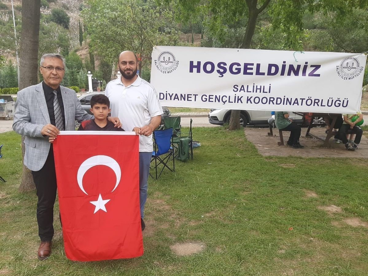 Salihli’de öğrenciler Diyanet Gençlik öncülüğünde piknik keyfi yaşadı