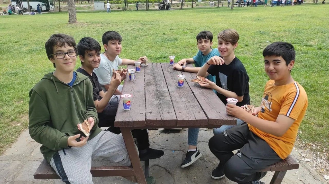 Salihli’de öğrenciler Diyanet Gençlik öncülüğünde piknik keyfi yaşadı