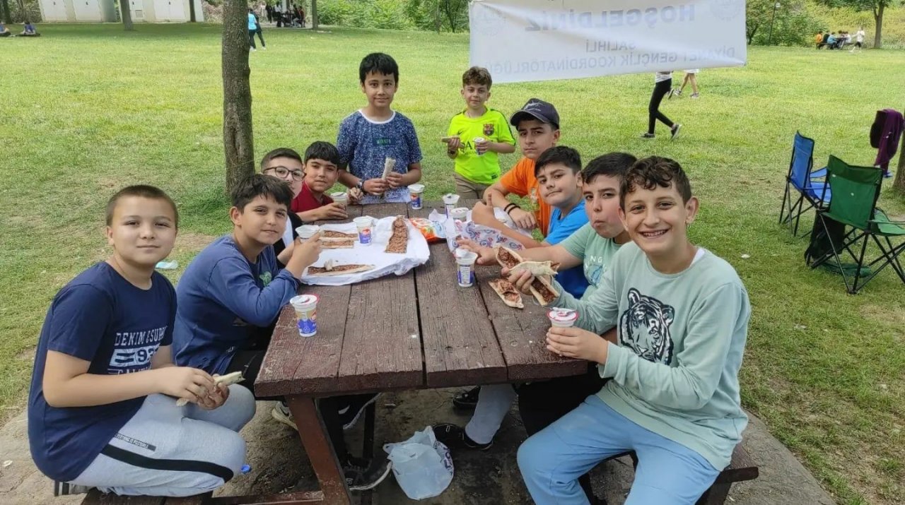 Salihli’de öğrenciler Diyanet Gençlik öncülüğünde piknik keyfi yaşadı