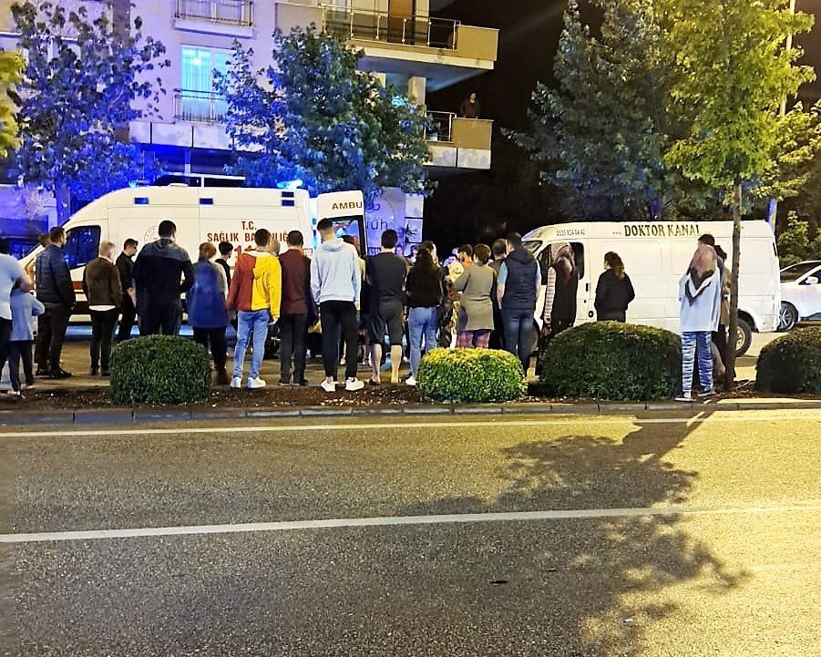 Yolun karşısına geçmeye çalışırken araç çarptı