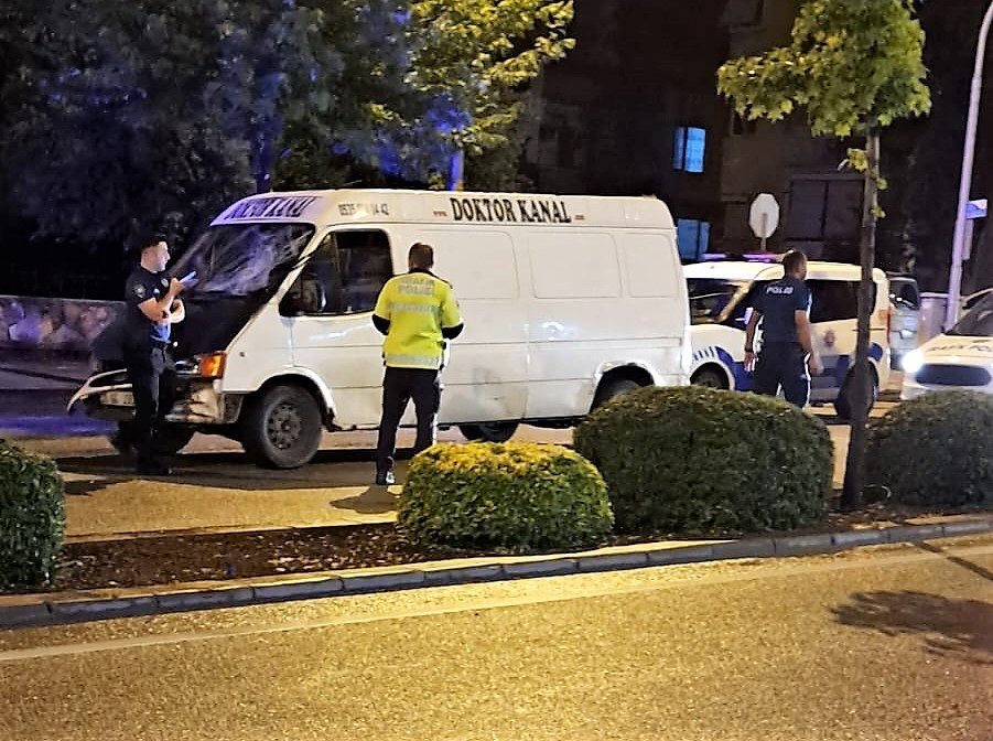 Yolun karşısına geçmeye çalışırken araç çarptı