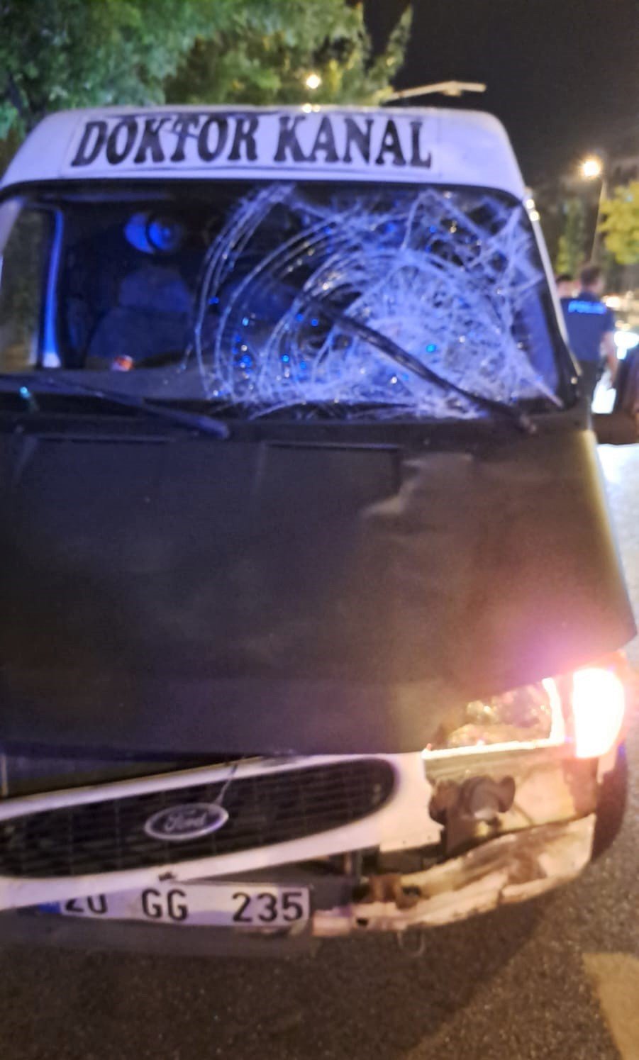 Yolun karşısına geçmeye çalışırken araç çarptı