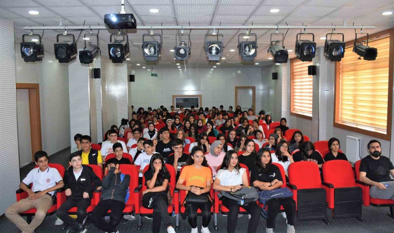 Teknoloji ve madde bağımlılığı seminerinden 9 bin öğrenci faydalandı