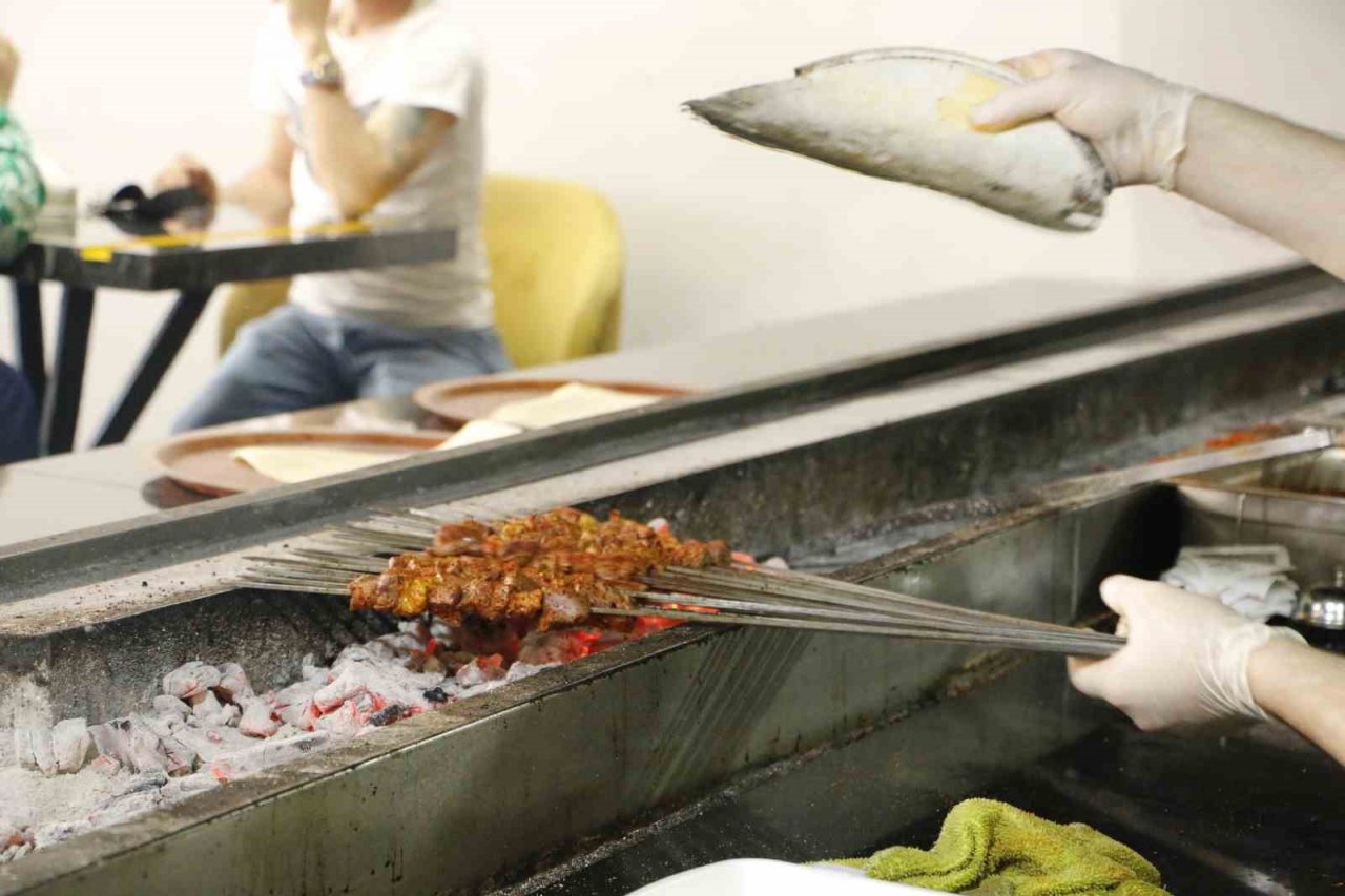 Diyarbakır’da Kurban Bayramı tatilinde en çok tüketilmesi beklenen yemek tescilli ciğer kebabı