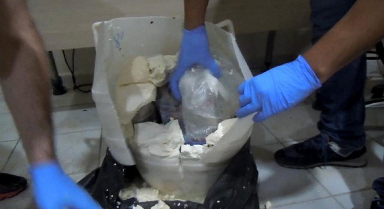 Diyarbakır’da kilolarca uyuşturucu ile yakalanan 32 kişi tutuklandı