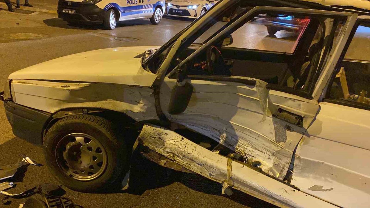 Edirne’de ilginç kaza: Kazaya karışan iki sürücü kaçtı