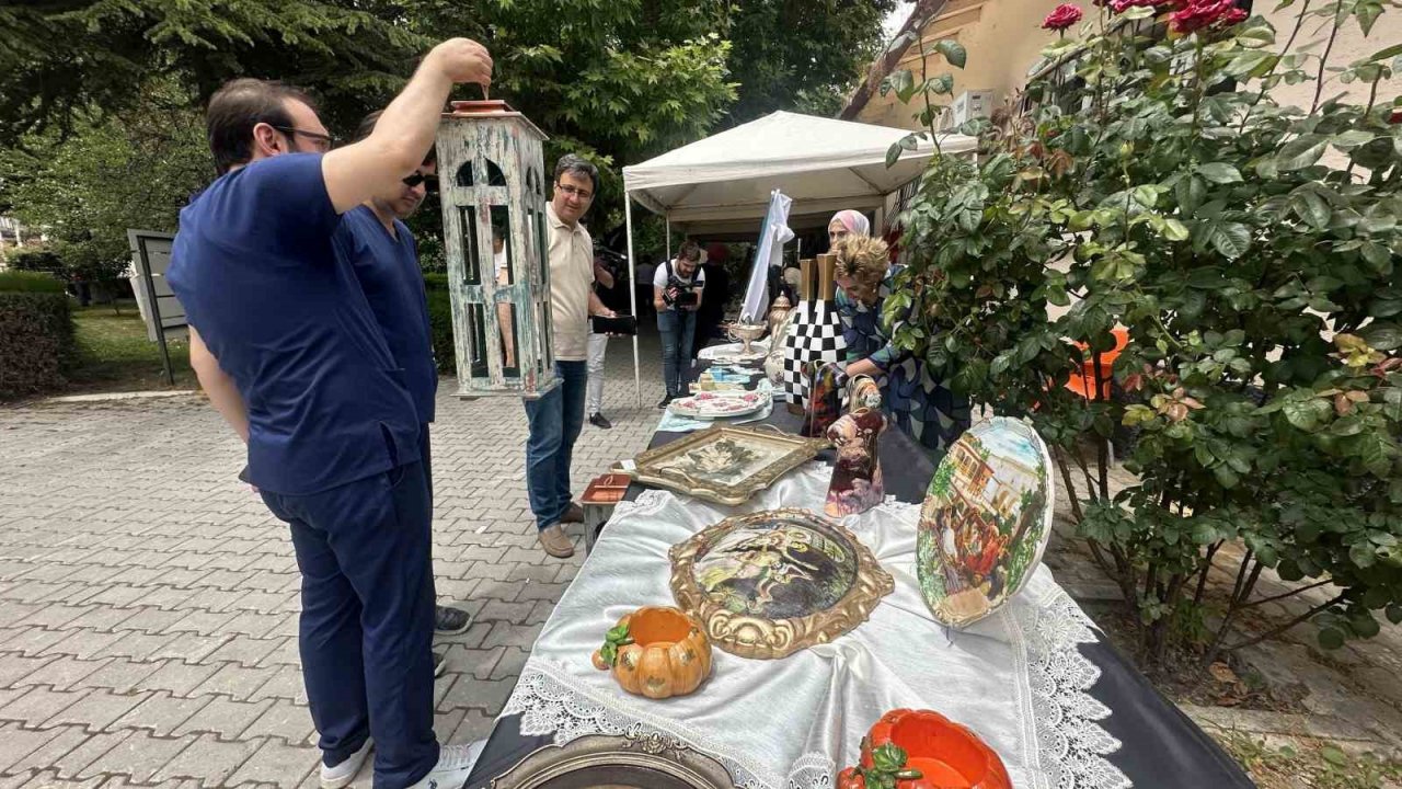 Toplum Ruh Sağlığı Merkezi’ndeki hastaların el emeği göz nuru eserleri sergilendi