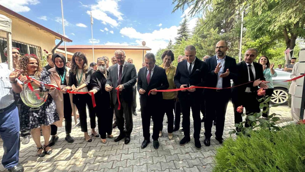 Toplum Ruh Sağlığı Merkezi’ndeki hastaların el emeği göz nuru eserleri sergilendi