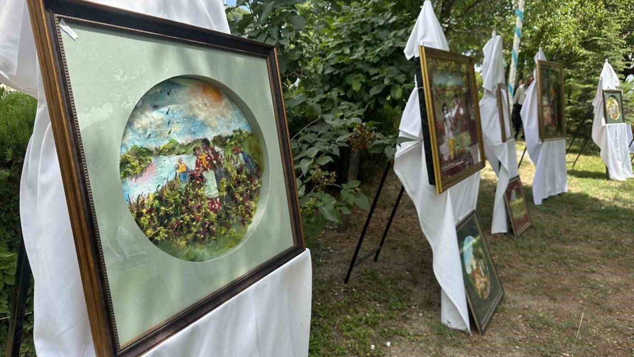 Toplum Ruh Sağlığı Merkezi’ndeki hastaların el emeği göz nuru eserleri sergilendi