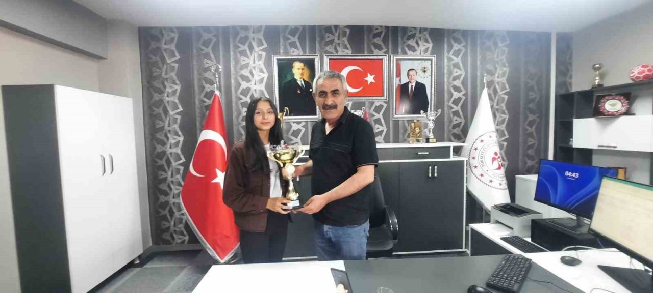 Eleşkirt Gençlik Spor Halk Oyunları Ekibi Ağrı Şampiyonu oldu