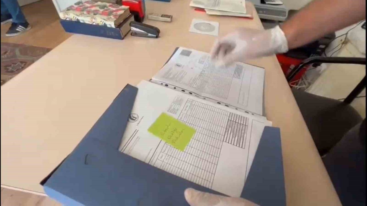 İzmir’de devleti milyarlarca lira zarar sokan naylon faturacı yakalandı