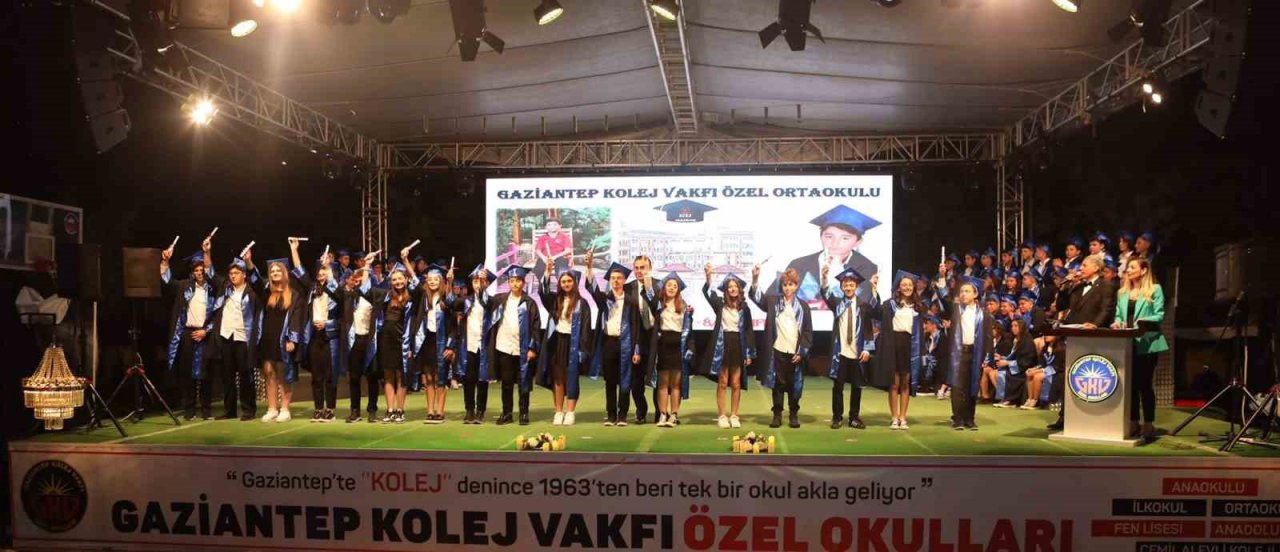 Gaziantep Kolej Vakfı Özel Ortaokulu’nda mezuniyet heyecanı