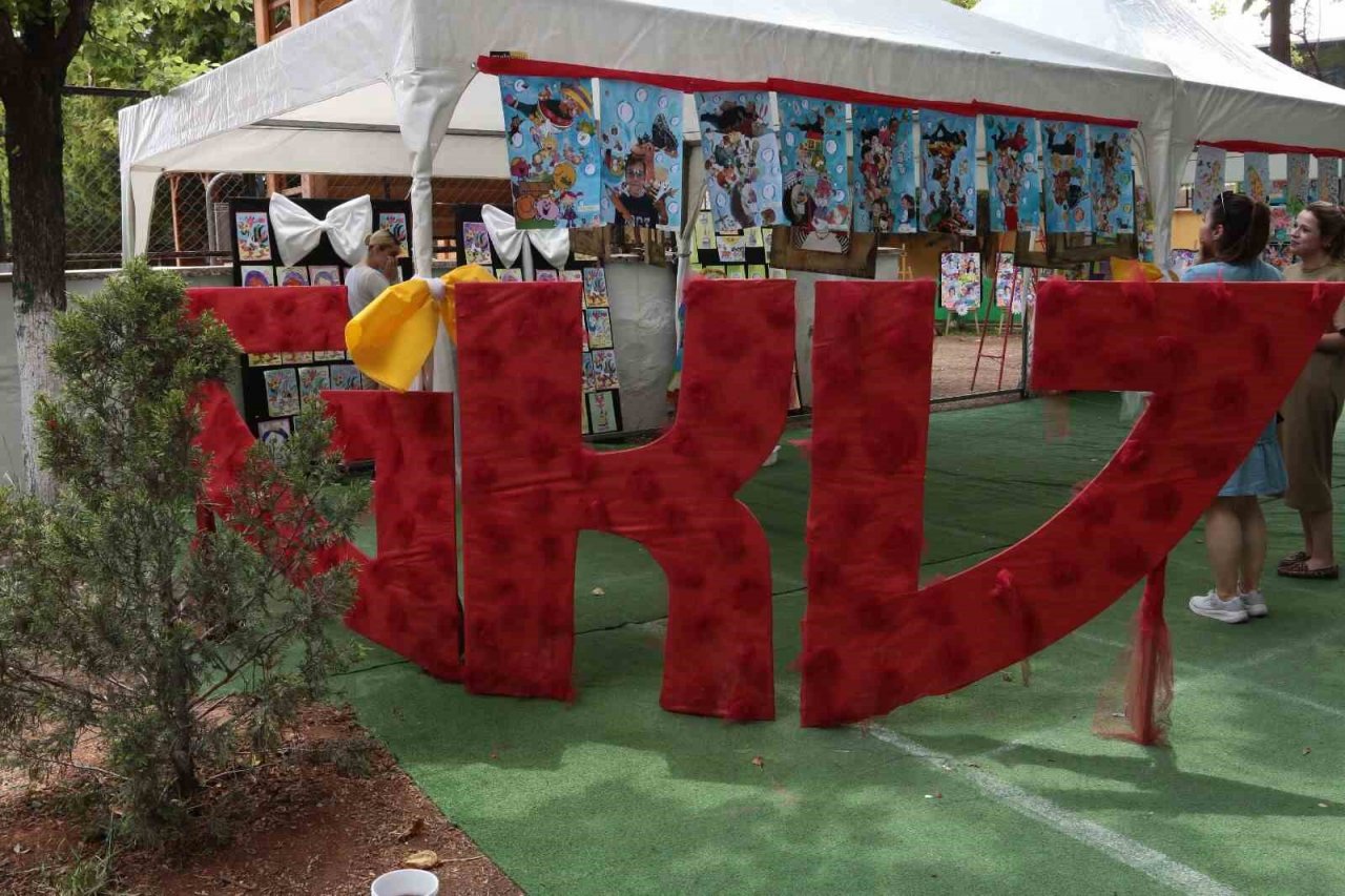 Kolej öğrencilerinden resim sergisi