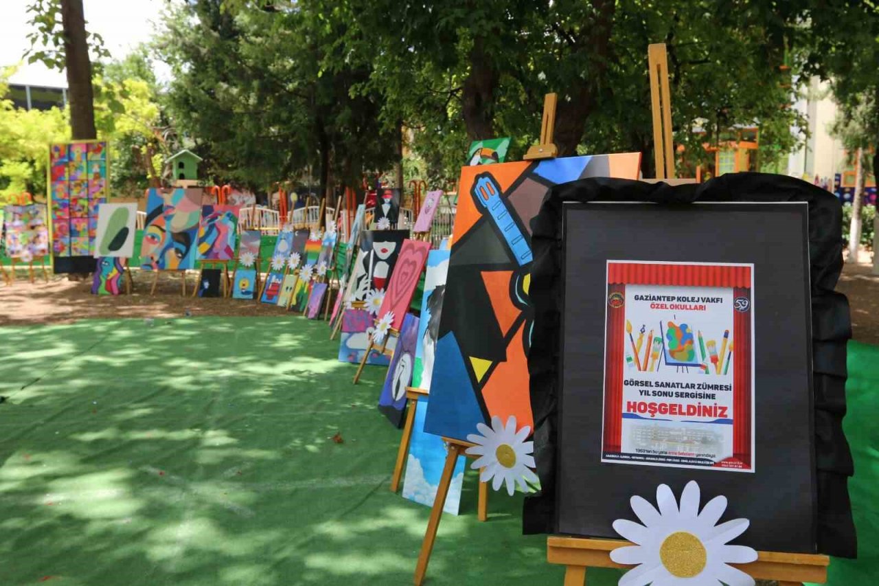 Kolej öğrencilerinden resim sergisi