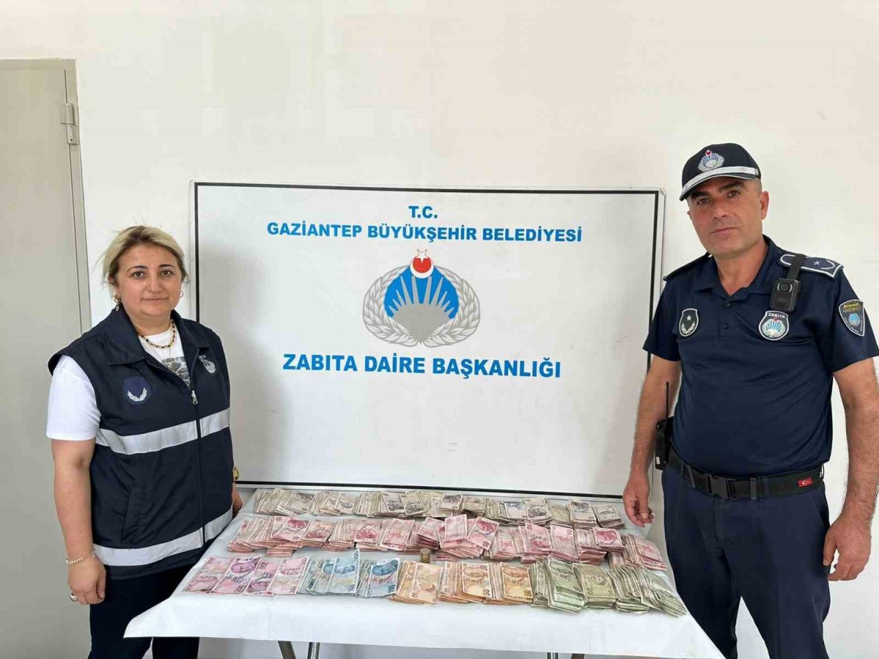 Dilencinin üzerinden 34 bin TL çıktı