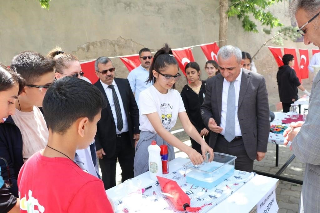 Şehit Selahattin Ortaokulundan bilim şenliği