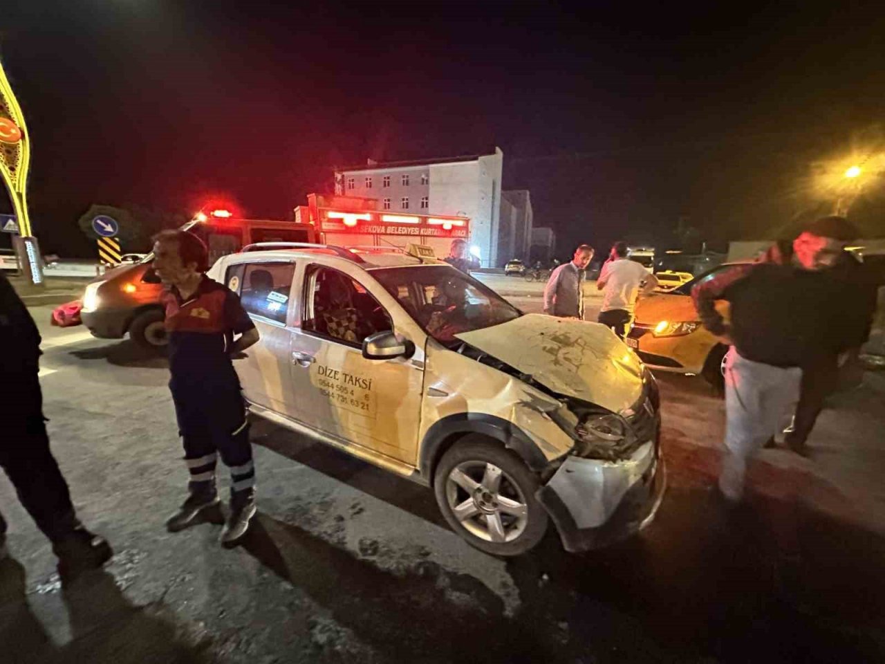 Taksiler çarpıştı, şans eseri yaralanan olmadı