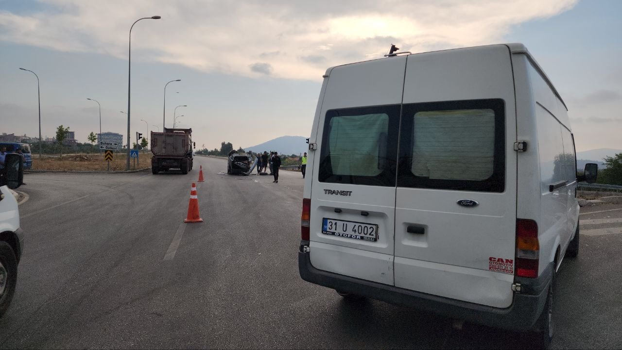 Kazada otomobil ters döndü: 1 ölü, 3 yaralı