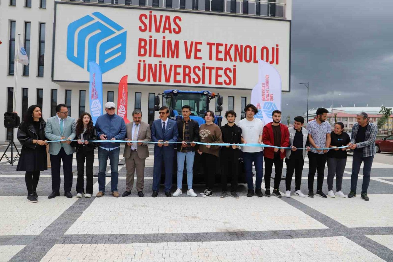 Hayırsever iş insanları SBTÜ’ye traktör bağışladı