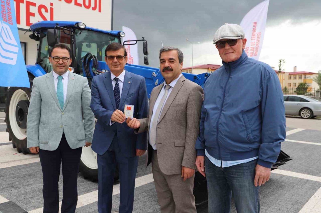 Hayırsever iş insanları SBTÜ’ye traktör bağışladı
