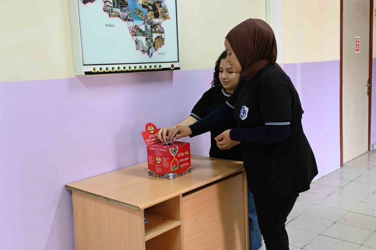 Çevreye duyarlı gençler 1.400 kilogram atık pil ile kampanyaya destek verdi