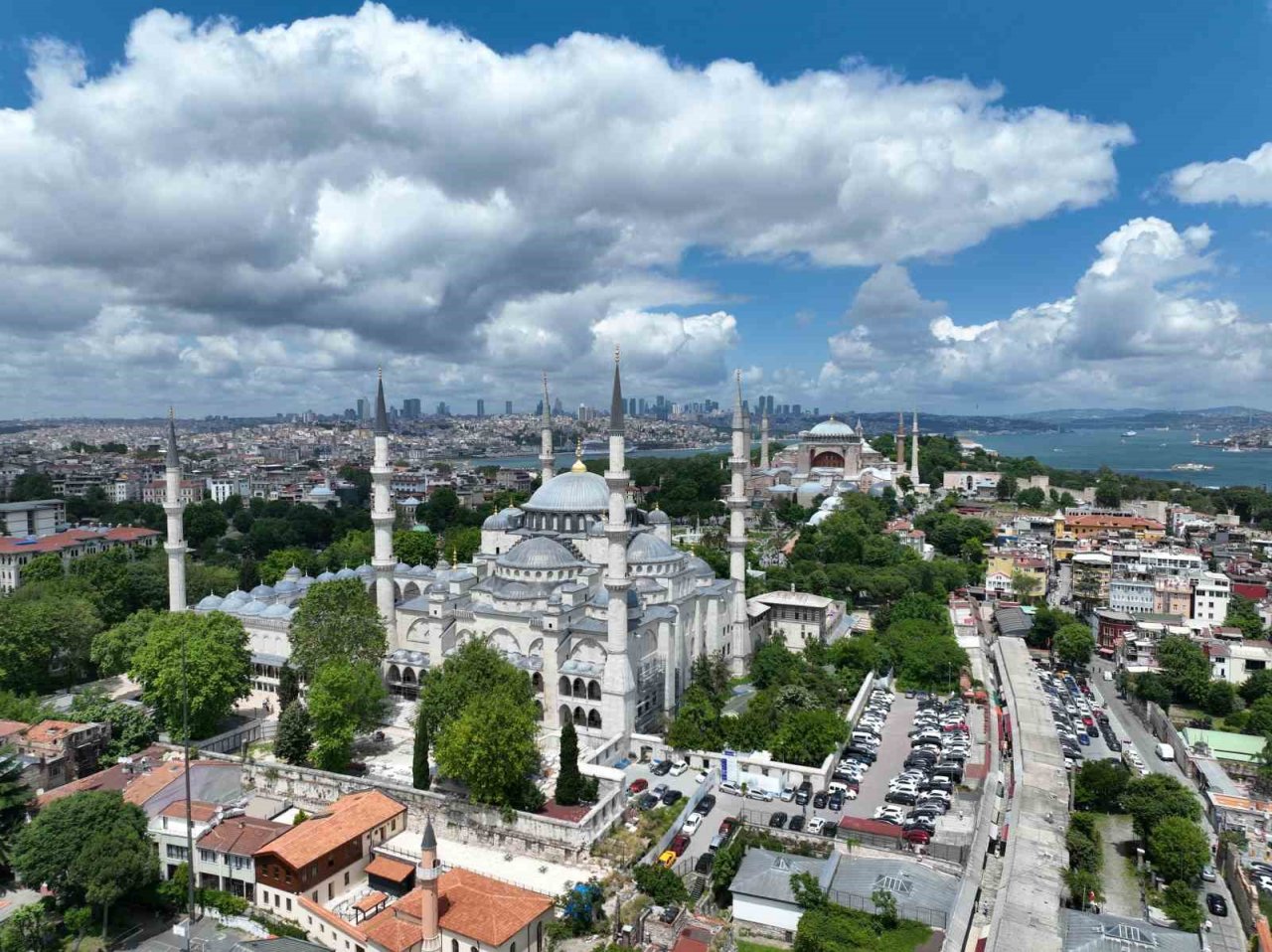 Ayasofya ve Sultanahmet Camii’lerinde karşılıklı ezan okuma geleneği