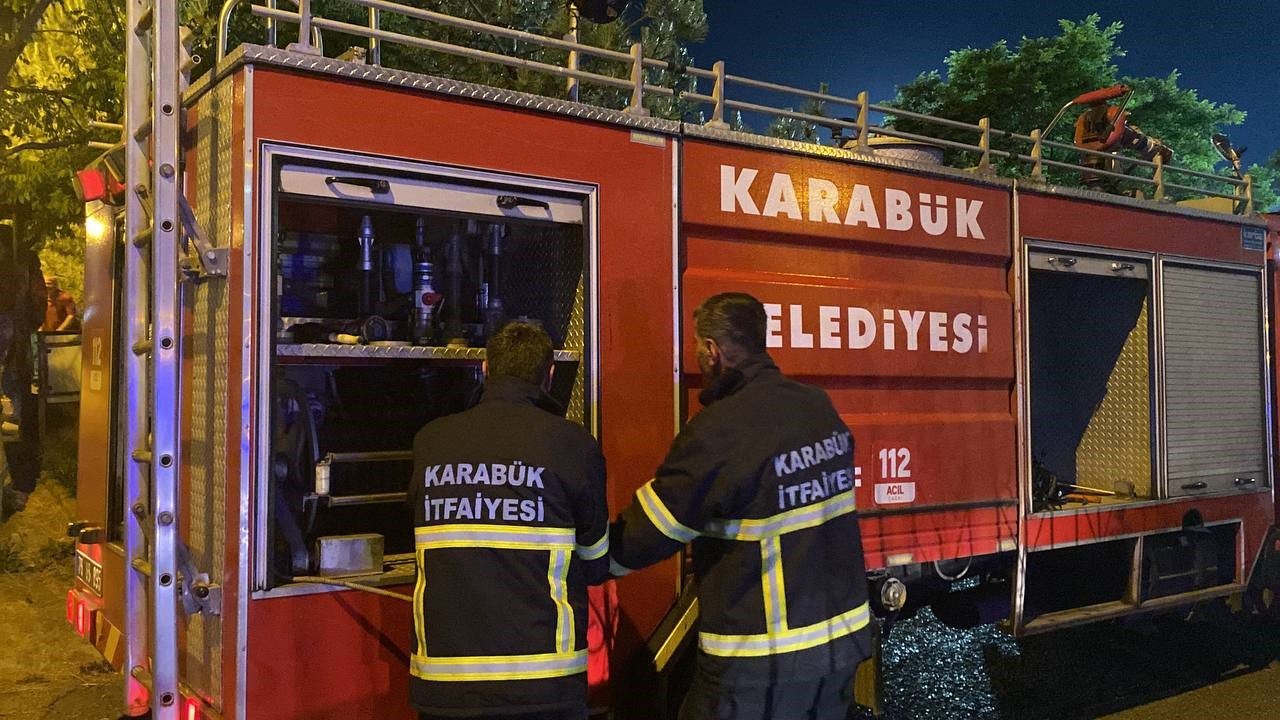Yangında dumandan etkilenen yaşlı adam hastaneye kaldırıldı